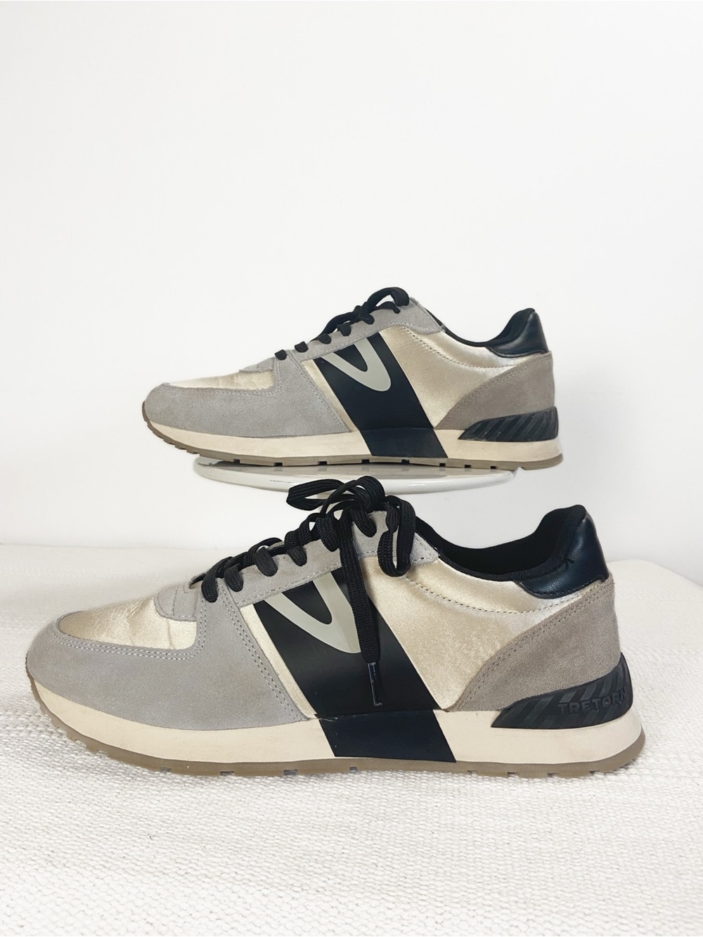 Tretorn Womens Loyola Lace
Up Sneakers Leather Satin Metallic Neutral size 10